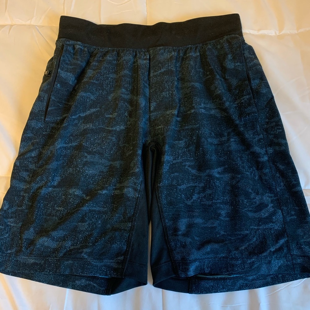 Men’s Lululemon 7” shorts - Picture 2 of 3